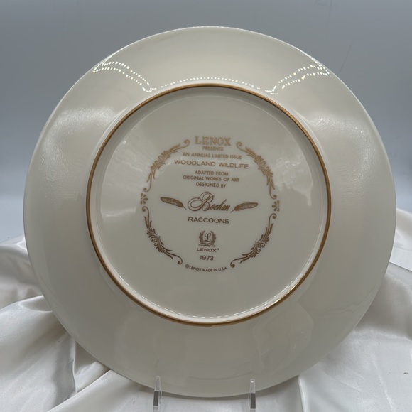 Lenox Woodland Wildlife, Designated Gene by Boehm; “Raccoons” 1973 - Picture 2 of 5